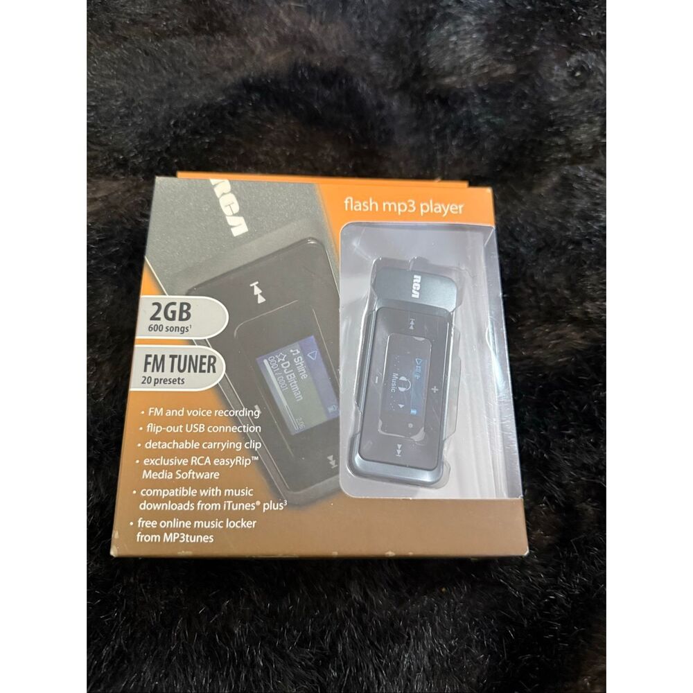 RCA 2GB Flash MP3 Player W/ Fm Tuner & Flip Out USB Connection - TH1702 - NEW
